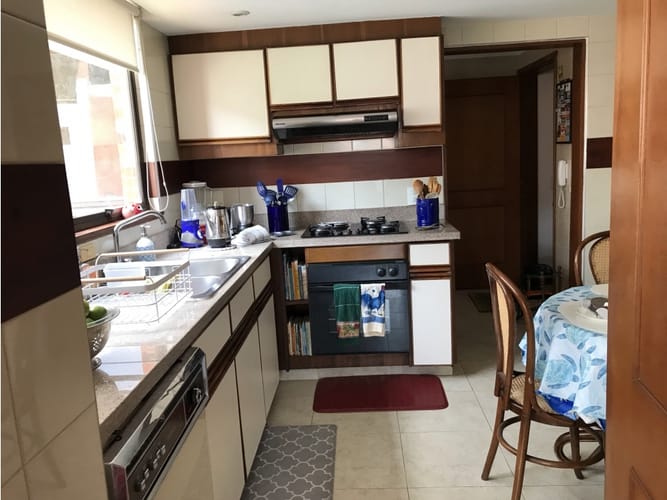 Apartamento de 3 alcobas en venta en Los Rosales, Bogotá, 233 m² · foto 10 de 23