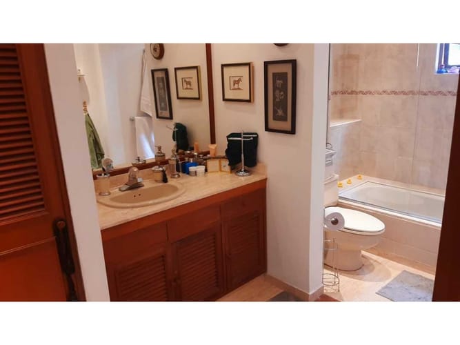 Apartamento de 3 alcobas en venta en Los Rosales, Bogotá, 233 m² · foto 13 de 23