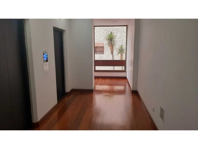 Apartamento de 3 alcobas en venta en Los Rosales, Bogotá, 233 m² · foto 23 de 23