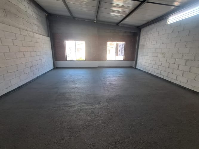 Bodega en arriendo en Cristo Rey, Medellín, 170 m² · foto 2 de 11