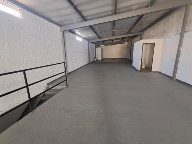 Bodega en arriendo en Cristo Rey, Medellín, 170 m² · foto 4 de 11