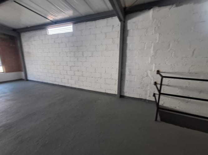 Bodega en arriendo en Cristo Rey, Medellín, 170 m² · foto 5 de 11