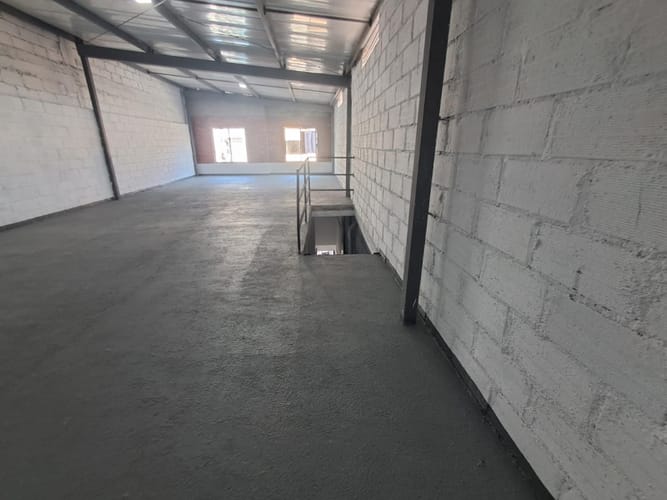 Bodega en arriendo en Cristo Rey, Medellín, 170 m² · foto 6 de 11