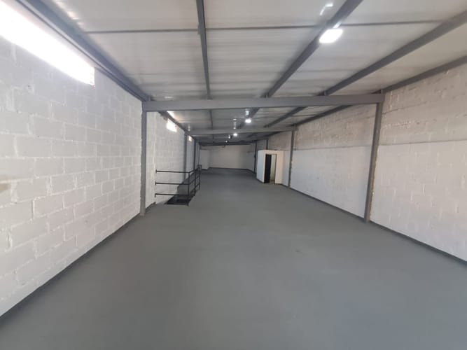 Bodega en arriendo en Cristo Rey, Medellín, 170 m² · foto 9 de 11