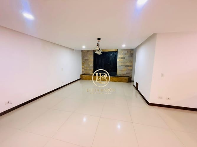 Casa de 4 alcobas en venta en La Doctora, Sabaneta, 461 m² · foto 6 de 24