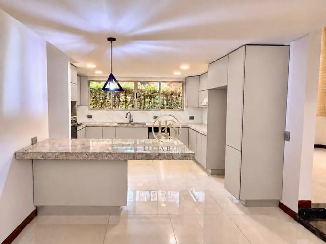 Casa de 4 alcobas en venta en La Doctora, Sabaneta, 461 m² · foto 3 de 24