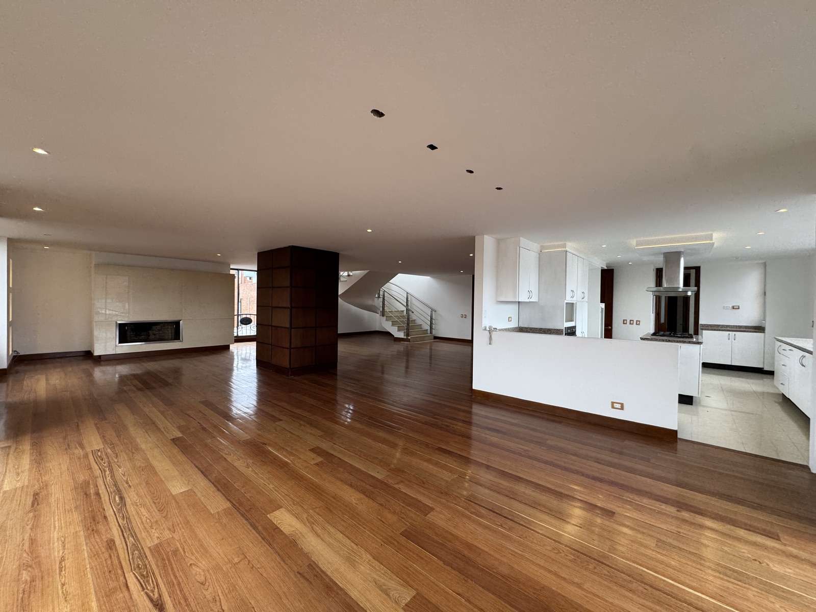 Apartamento en arriendo en La Carolina, Bogotá · foto 3 de 19