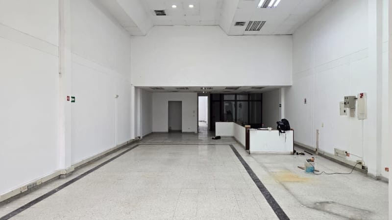 Local en arriendo en La Candelaria, Medellín, 350 m² · foto 3 de 16