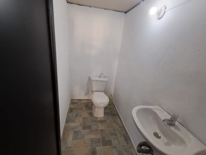 Bodega en arriendo en Cristo Rey, Medellín · foto 10 de 11
