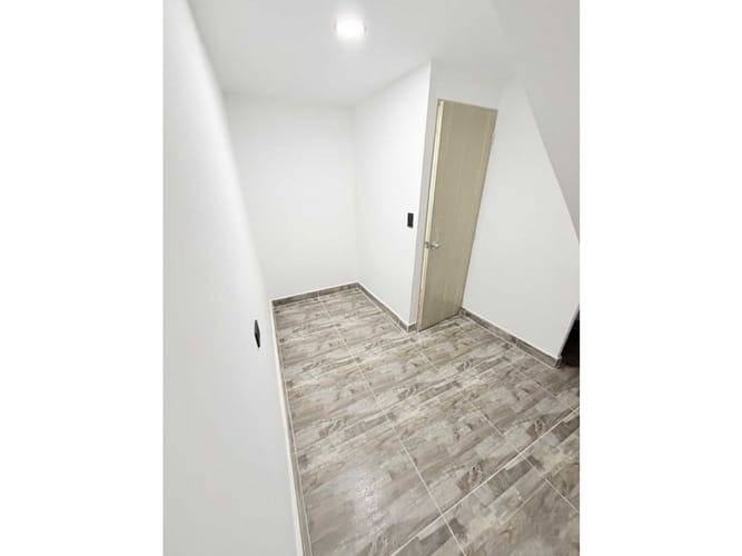 Casa de 3 alcobas en venta en Belén Las Violetas, Medellín, 80 m² · foto 3 de 14
