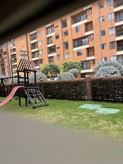 Apartamento de 3 alcobas en venta en Colina Campestre, Bogotá, 90 m² · foto 2 de 18