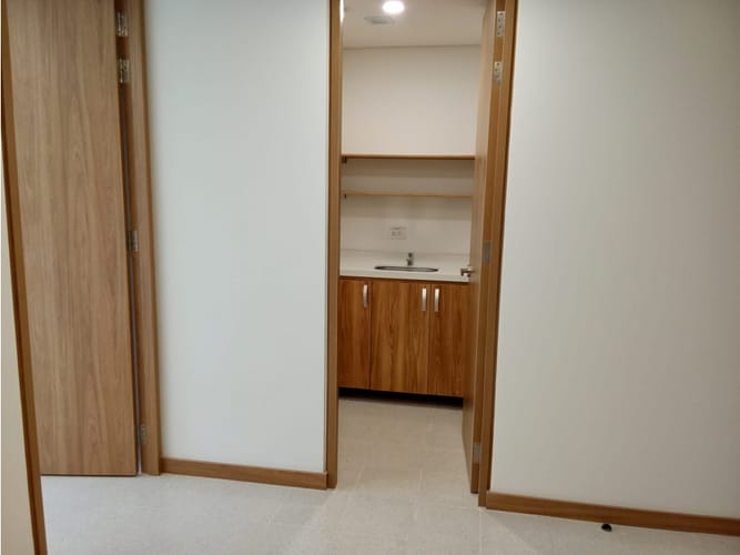Consultorio en arriendo en Los Pinos, Medellín, 30 m² · foto 2 de 24