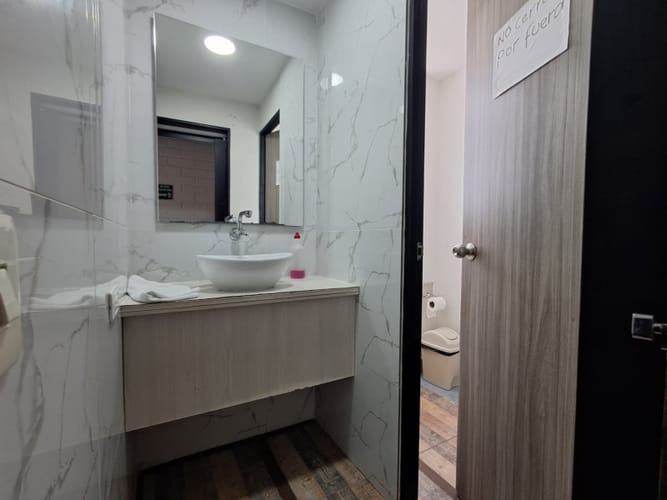 Oficina en arriendo en Provenza, Medellín, 20 m² · foto 2 de 13