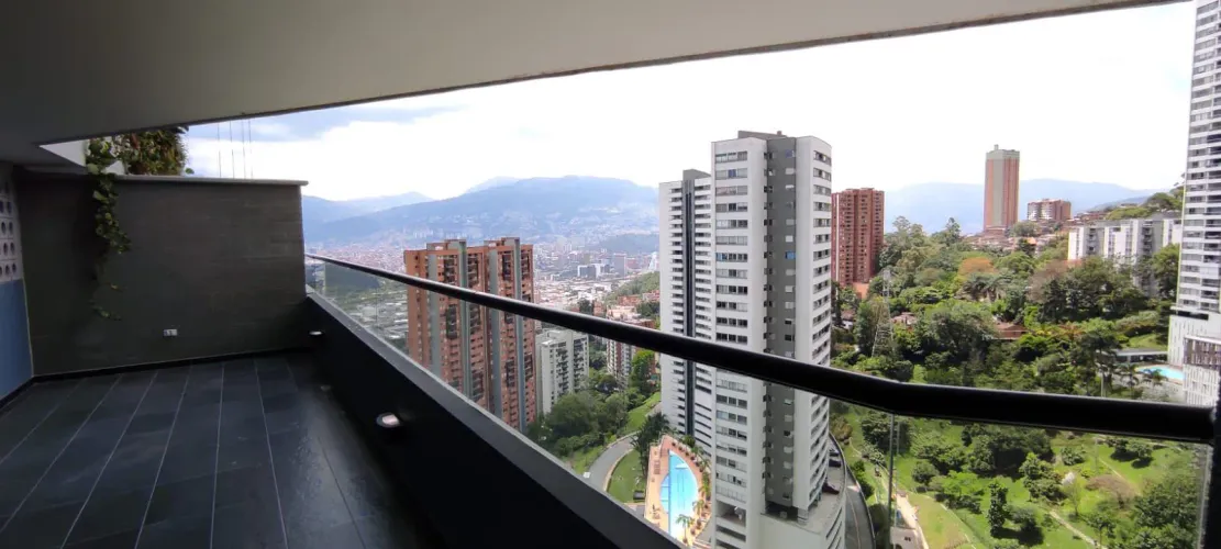 Apartamento de 3 alcobas en venta en Laureles, Medellín, 100 m² · foto 5 de 10