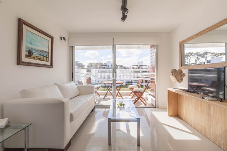 ALQUILER APARTAMENTO DOS DORMITORIOS PUNTA DEL ESTE EDIFICIO DI COMO PARRILLERO PROPIO · Foto 4