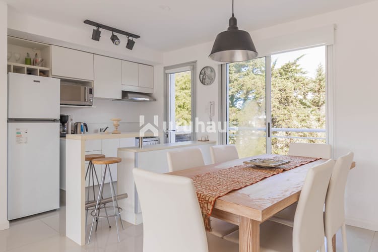ALQUILER APARTAMENTO DOS DORMITORIOS PUNTA DEL ESTE EDIFICIO DI COMO PARRILLERO PROPIO · Foto 5