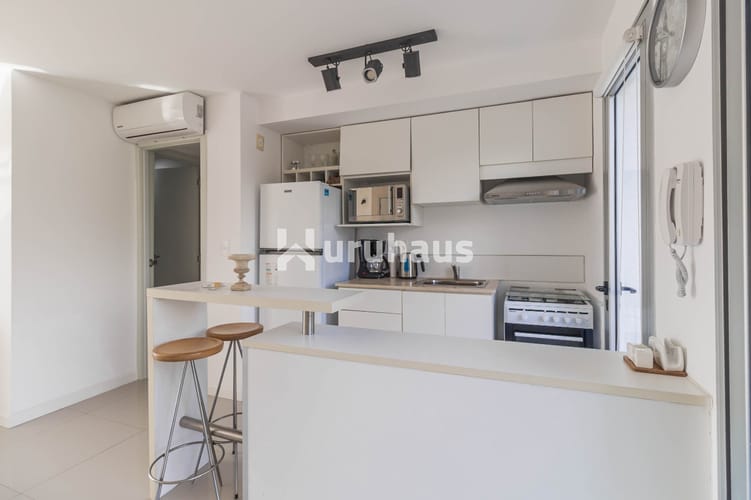 ALQUILER APARTAMENTO DOS DORMITORIOS PUNTA DEL ESTE EDIFICIO DI COMO PARRILLERO PROPIO · Foto 6