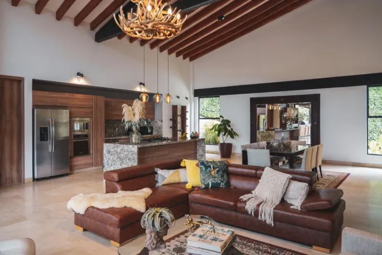 Casa de 5 alcobas en venta en Loma Del Esmeraldal, Envigado, 1630 m² · foto 2 de 15