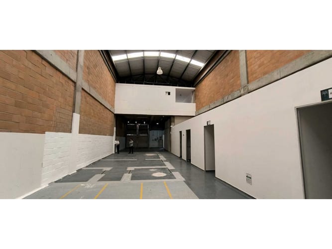 Bodega en arriendo en Aeropuerto, Rionegro, 405 m² · foto 2 de 10