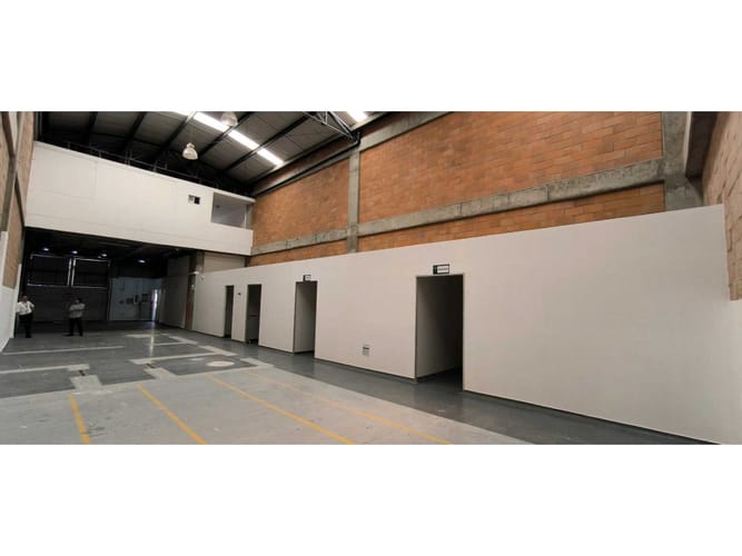 Bodega en arriendo en Aeropuerto, Rionegro, 405 m² · foto 3 de 10