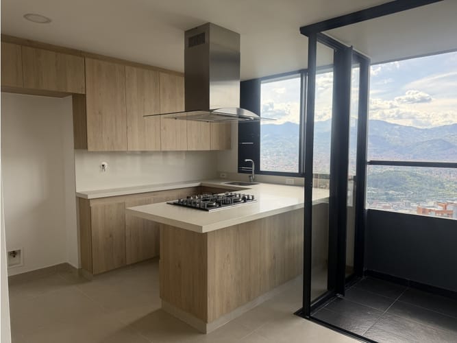 Apartamento de 3 alcobas en arriendo en Loma Del Indio, Medellín, 87 m² · foto 2 de 18