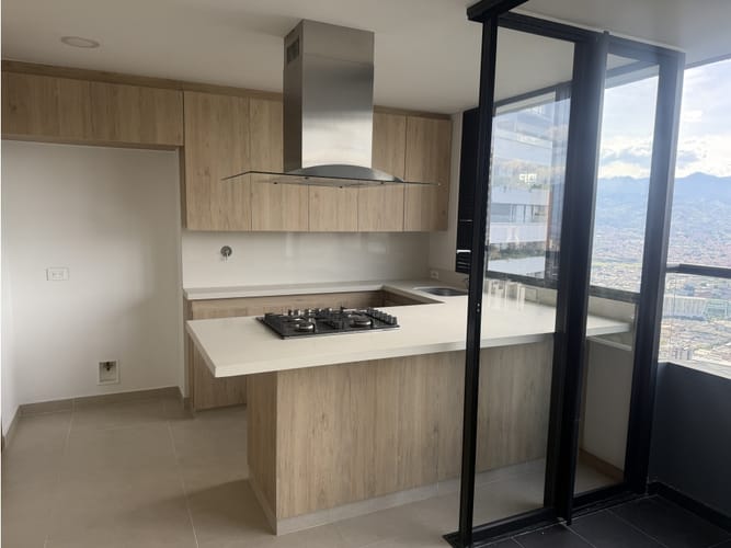 Apartamento de 3 alcobas en arriendo en Loma Del Indio, Medellín, 87 m² · foto 4 de 18