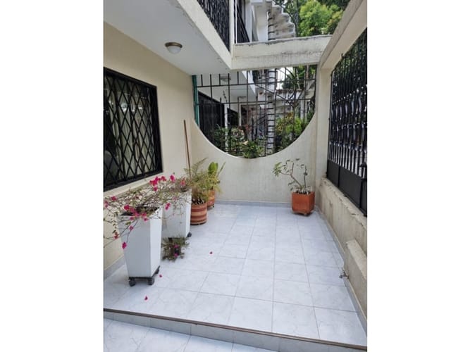 Casa de 5 alcobas en venta en Ciudad 2000, Cali, 250 m² · foto 2 de 24