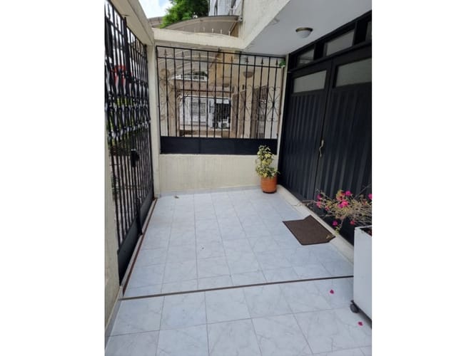 Casa de 5 alcobas en venta en Ciudad 2000, Cali, 250 m² · foto 3 de 24