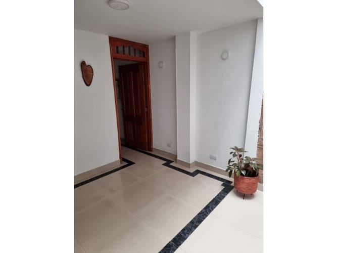 Casa de 5 alcobas en venta en Ciudad 2000, Cali, 250 m² · foto 8 de 24