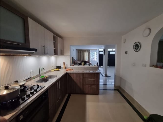 Casa de 5 alcobas en venta en Ciudad 2000, Cali, 250 m² · foto 14 de 24
