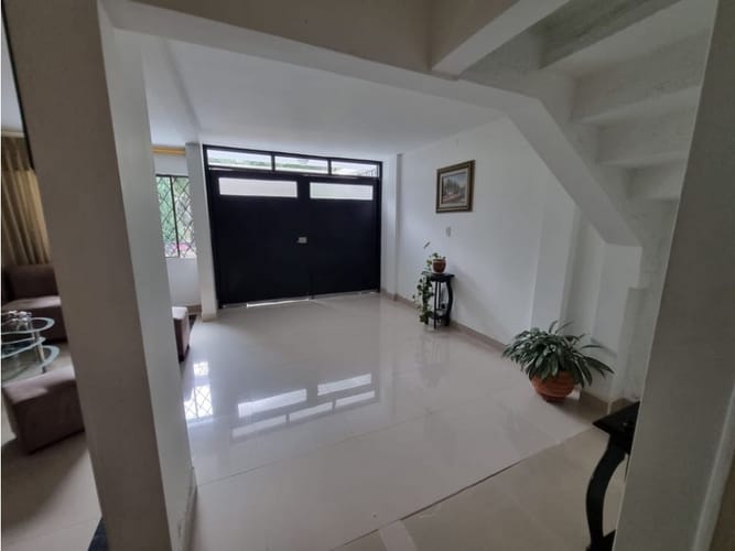 Casa de 5 alcobas en venta en Ciudad 2000, Cali, 250 m² · foto 18 de 24