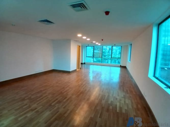 Oficina en arriendo en La Aguacatala, Medellín, 50 m² · foto 4 de 13