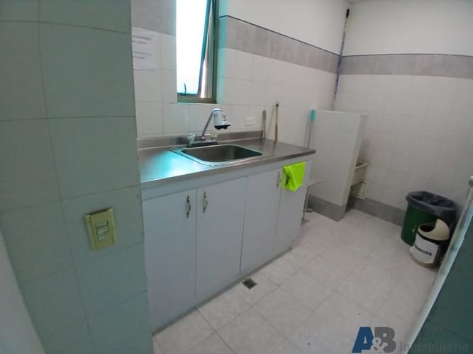 Oficina en arriendo en La Aguacatala, Medellín, 50 m² · foto 10 de 13