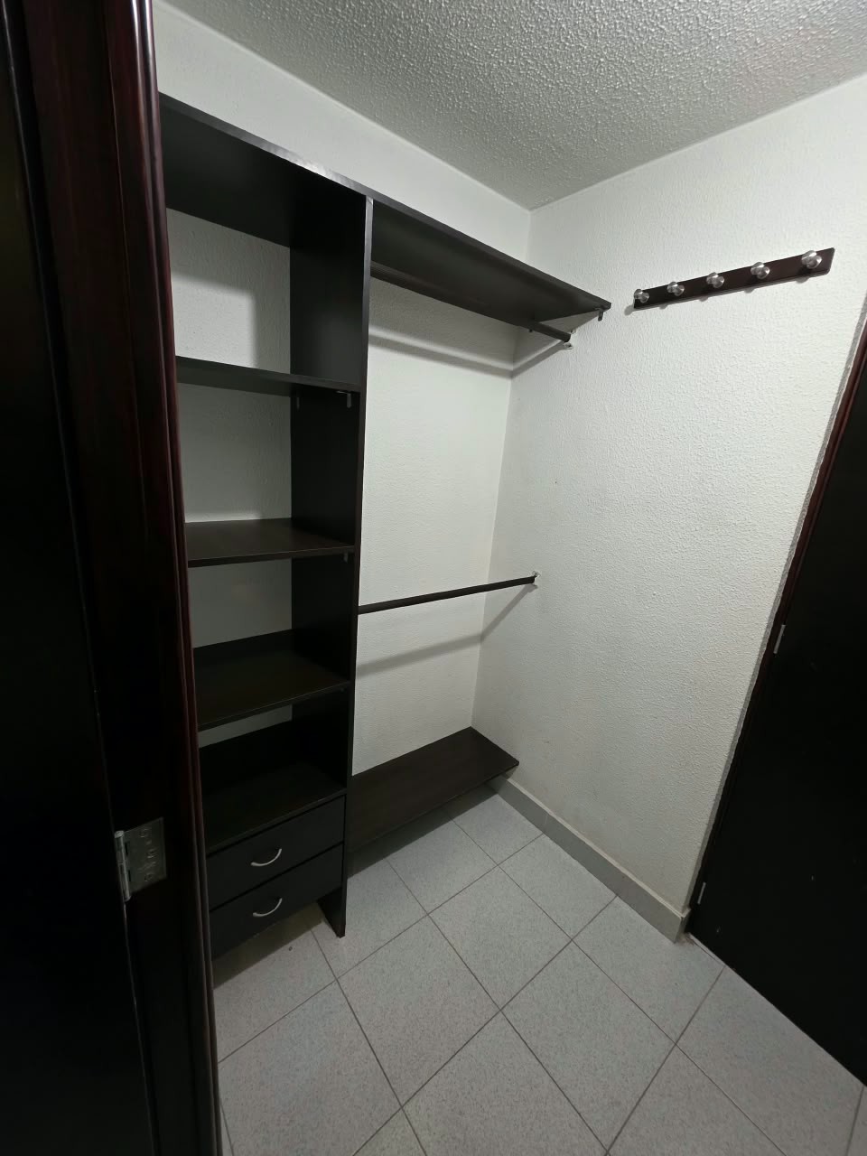 Apartamento en arriendo en Los Colores, Medellín · foto 2 de 24
