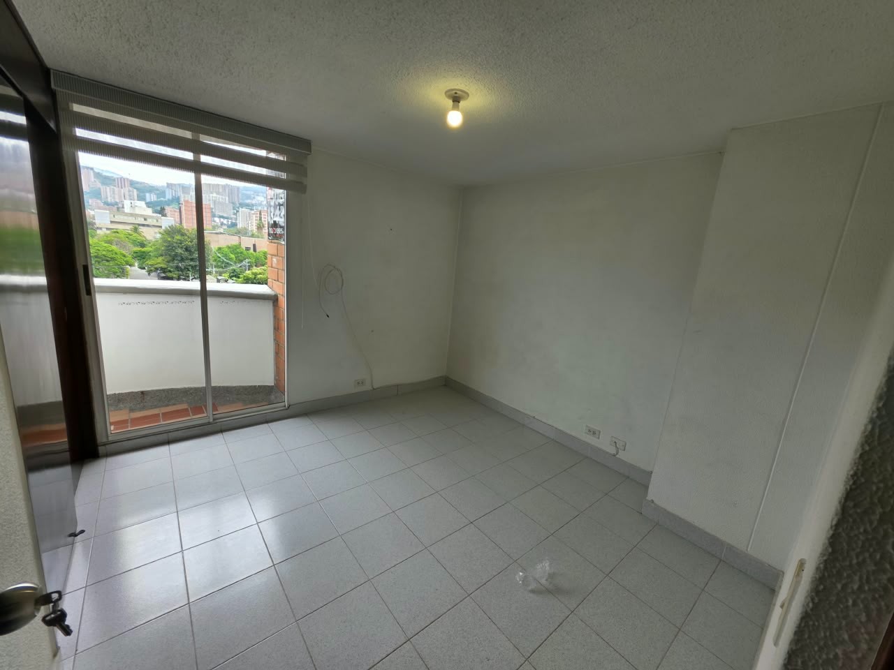 Apartamento en arriendo en Los Colores, Medellín · foto 8 de 24