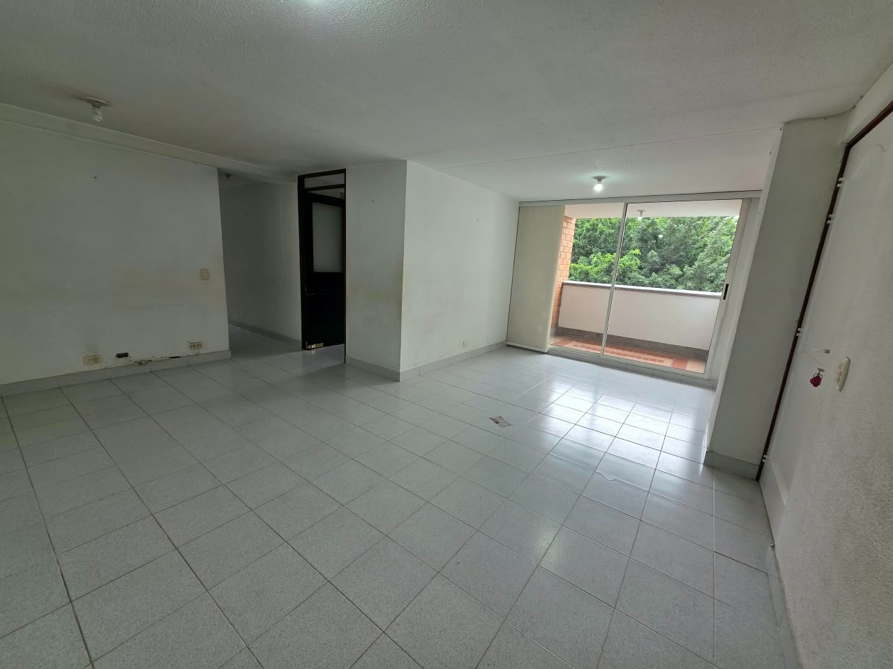 Apartamento en arriendo en Los Colores, Medellín · foto 4 de 24