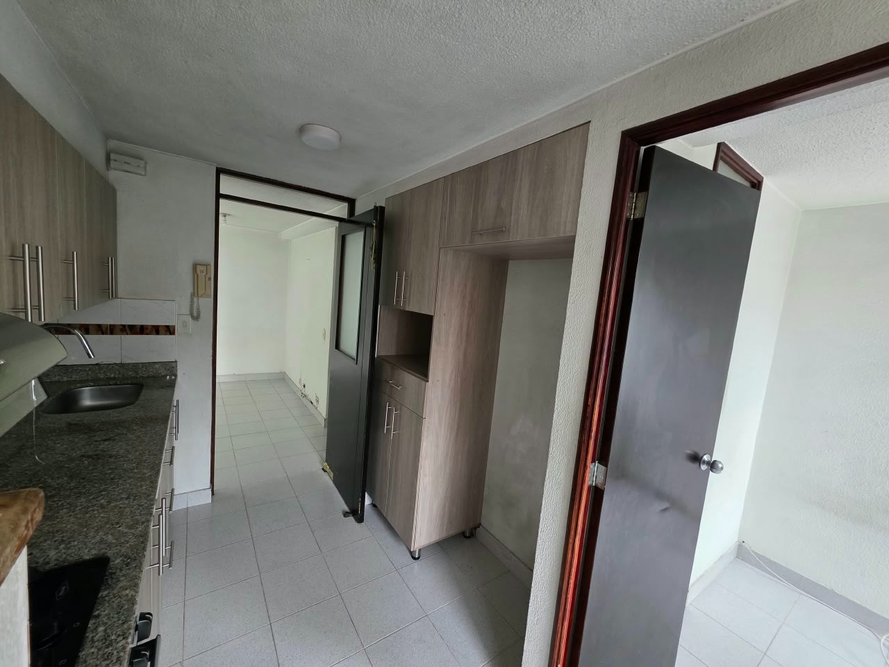 Apartamento en arriendo en Los Colores, Medellín · foto 14 de 24