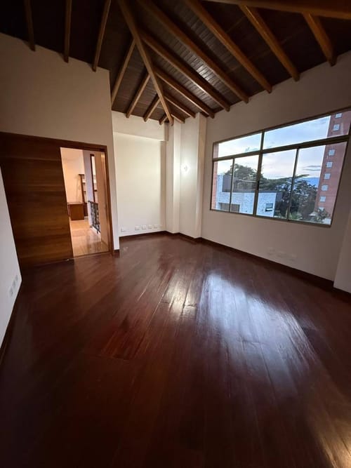 Casa de 4 alcobas en venta en El Poblado, Medellín, 350 m² · foto 6 de 18