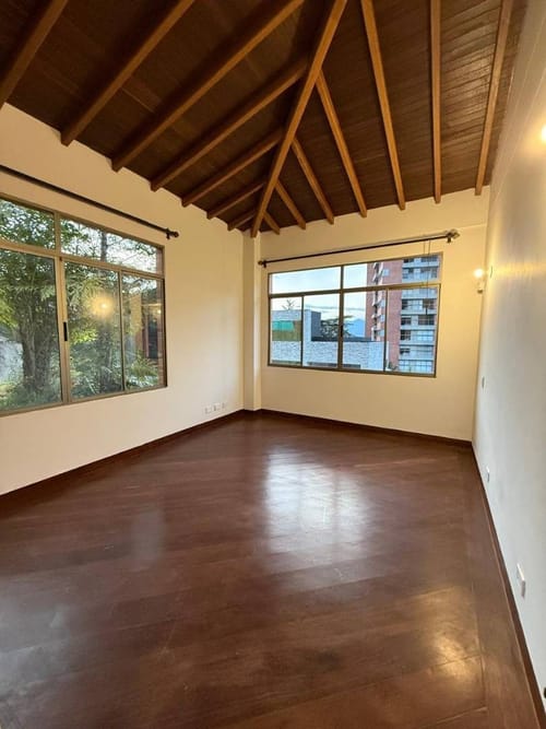 Casa de 4 alcobas en venta en El Poblado, Medellín, 350 m² · foto 15 de 18