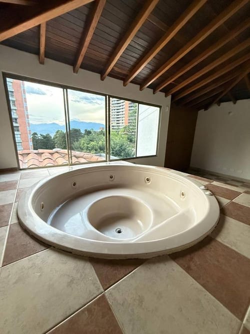 Casa de 4 alcobas en venta en El Poblado, Medellín, 350 m² · foto 18 de 18