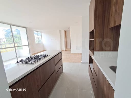 Apartamento de 2 alcobas en arriendo en Loma De San Jose, Sabaneta, 76 m² · foto 2 de 15