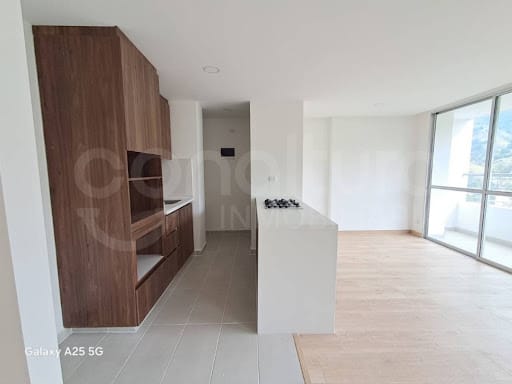 Apartamento de 2 alcobas en arriendo en Loma De San Jose, Sabaneta, 76 m² · foto 3 de 15