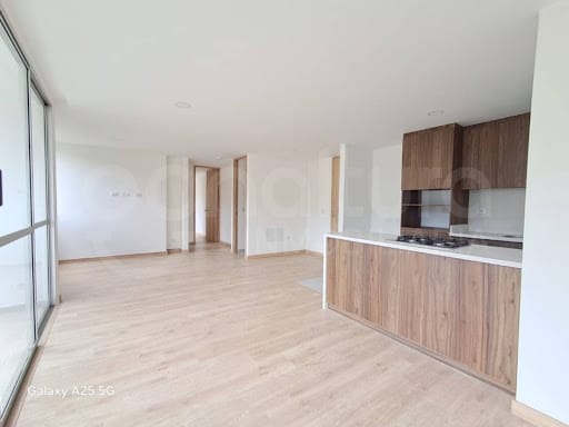 Apartamento de 2 alcobas en arriendo en Loma De San Jose, Sabaneta, 76 m² · foto 4 de 15