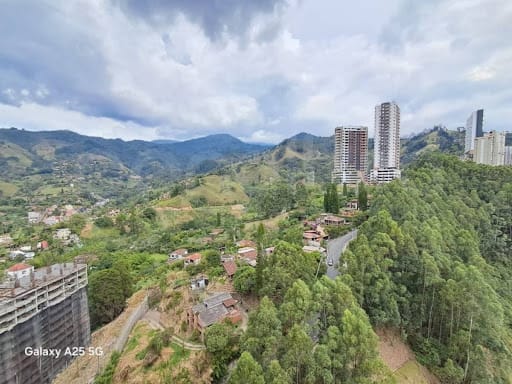 Apartamento de 2 alcobas en arriendo en Loma De San Jose, Sabaneta, 76 m² · foto 13 de 15