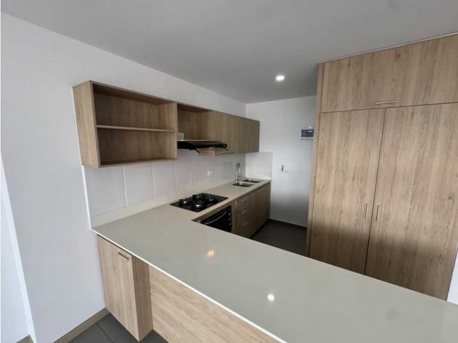 Apartamento de 2 alcobas en arriendo en Loma Del Escobero, Envigado, 84 m² · foto 3 de 20