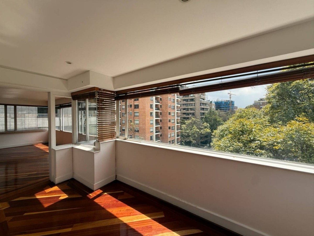 Apartamento en venta en Los Rosales, Bogotá · foto 2 de 24