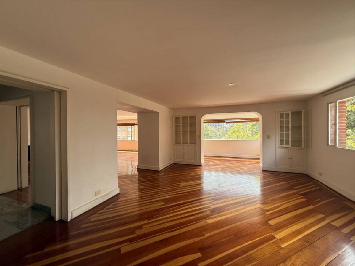 Apartamento en venta en Los Rosales, Bogotá · foto 3 de 24