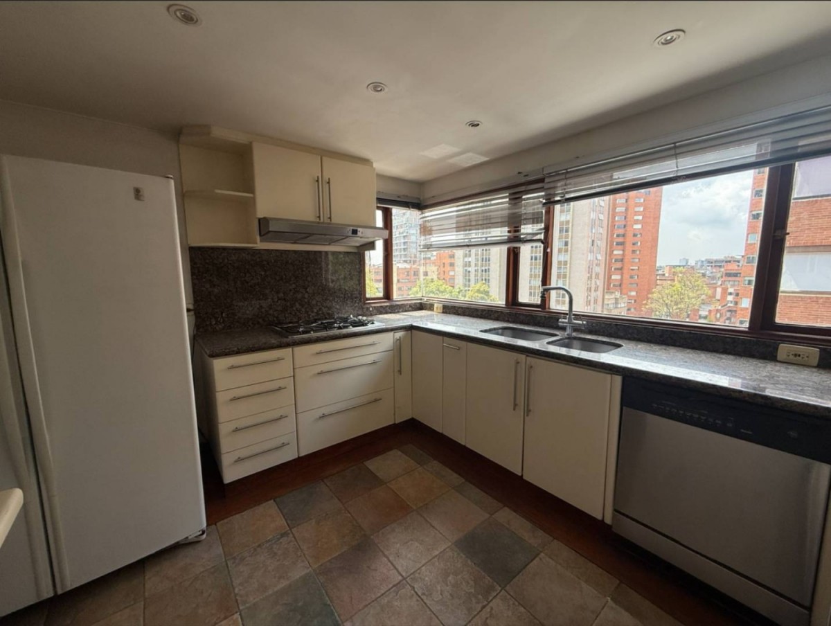 Apartamento en venta en Los Rosales, Bogotá · foto 7 de 24