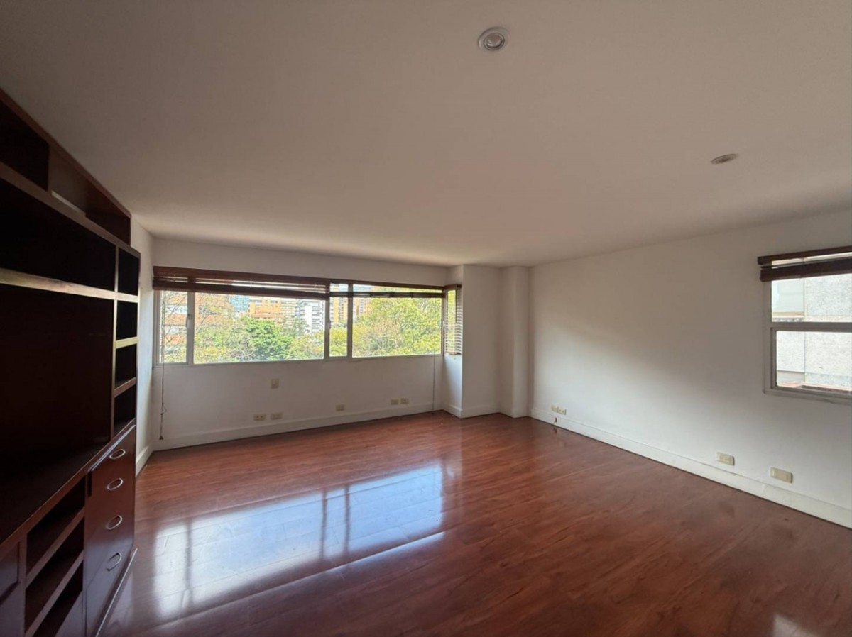 Apartamento en venta en Los Rosales, Bogotá · foto 13 de 24