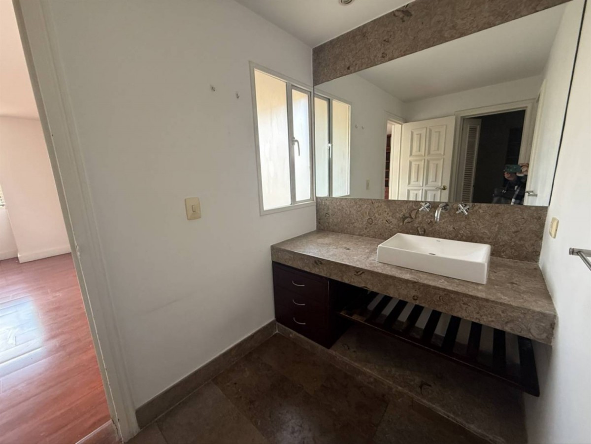 Apartamento en venta en Los Rosales, Bogotá · foto 16 de 24